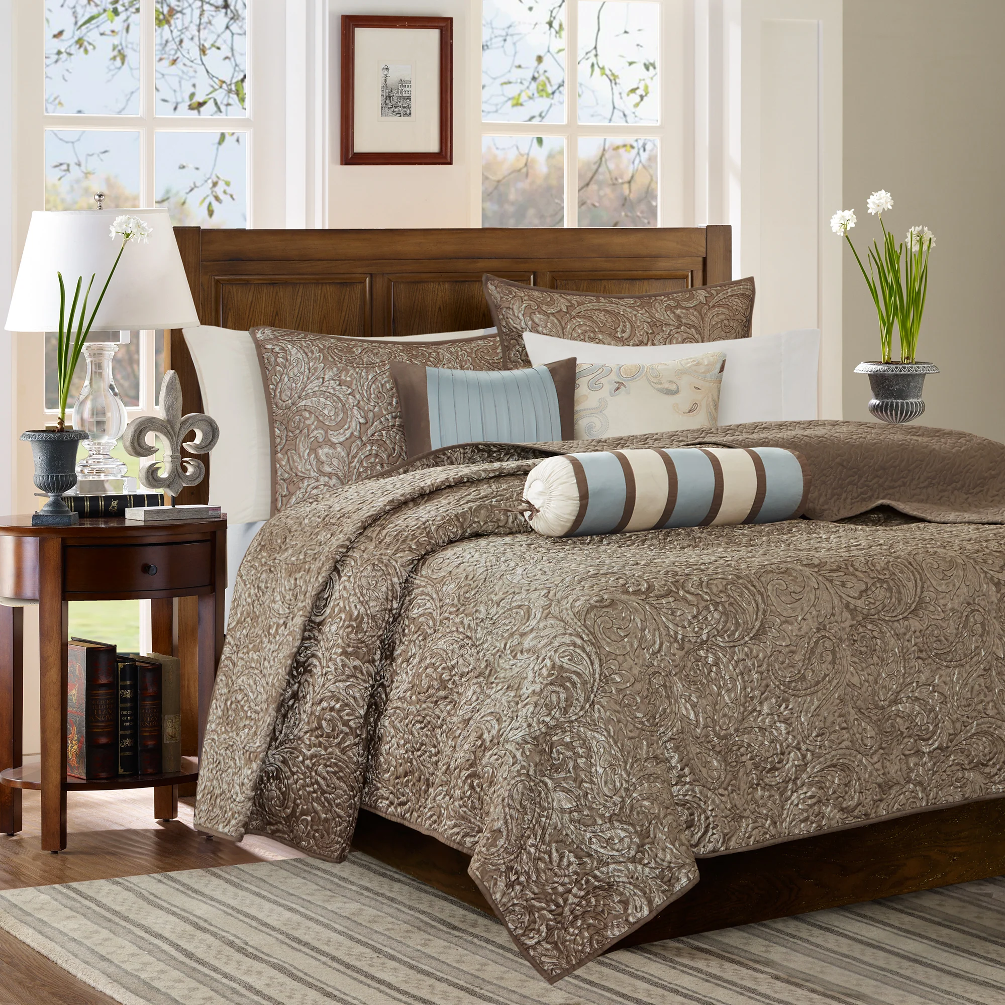 Aubrey 6-Piece Jacquard Quilt Set with Throw Pillows - Image 3
