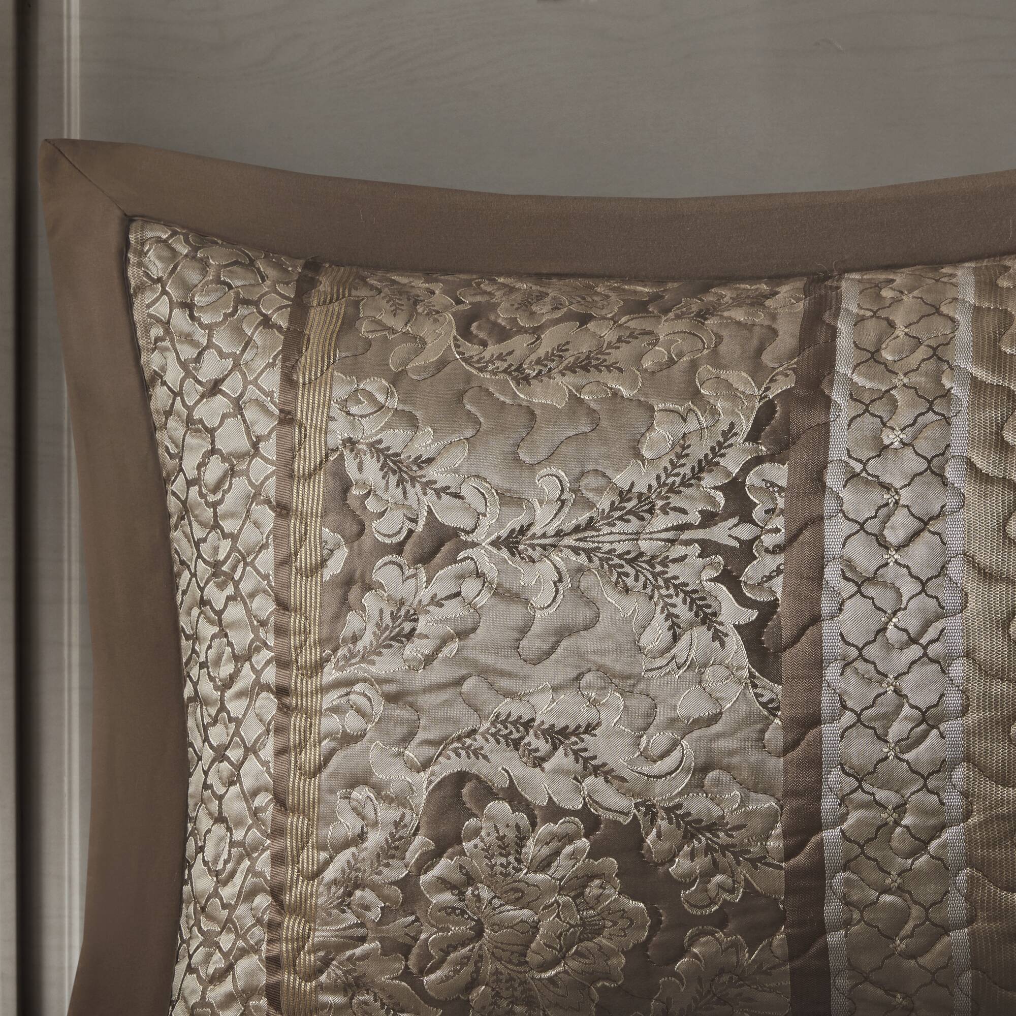 Bellagio 5-Piece Reversible Jacquard Bedspread Set - Image 10