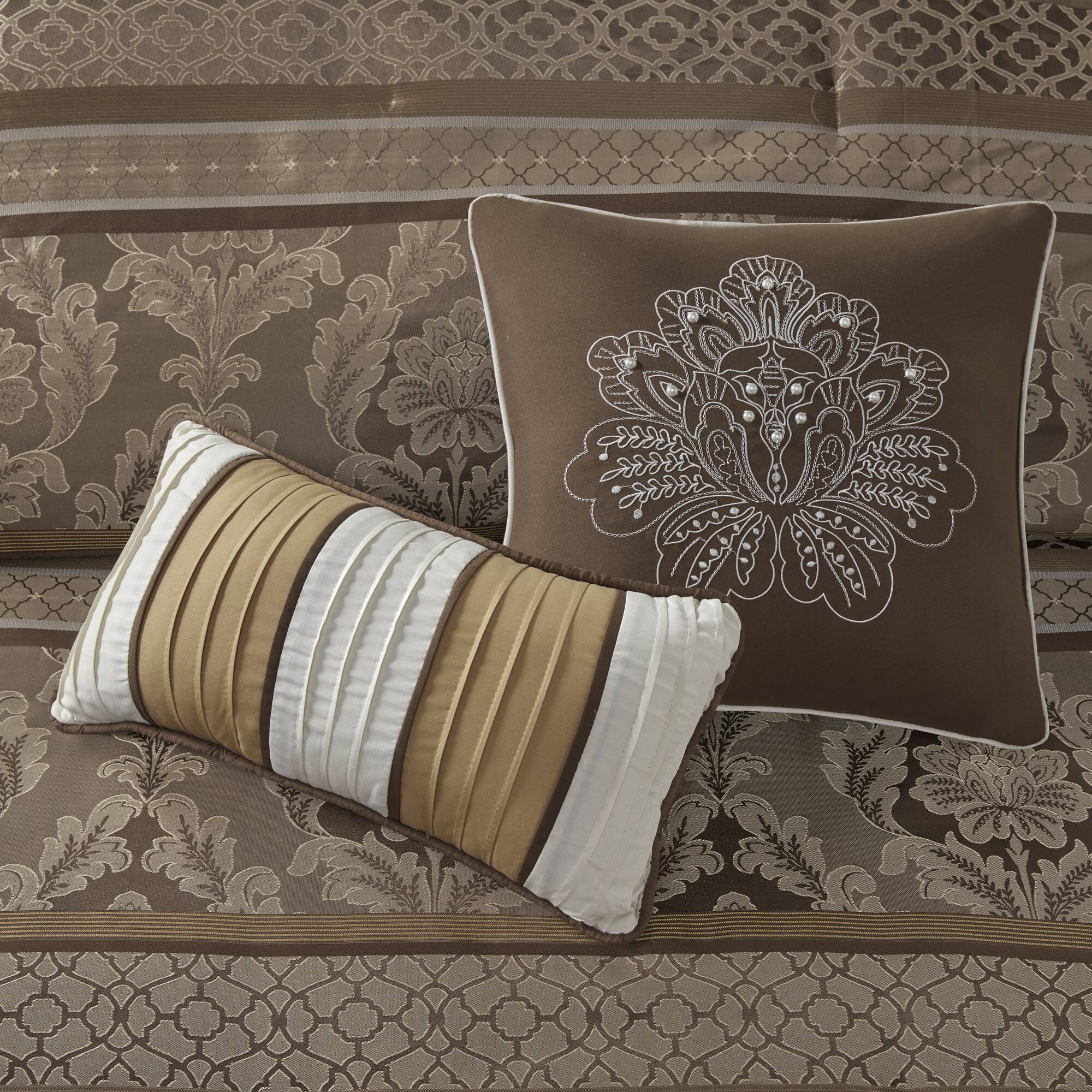 Bellagio 7-Piece Jacquard Comforter Set - Image 12
