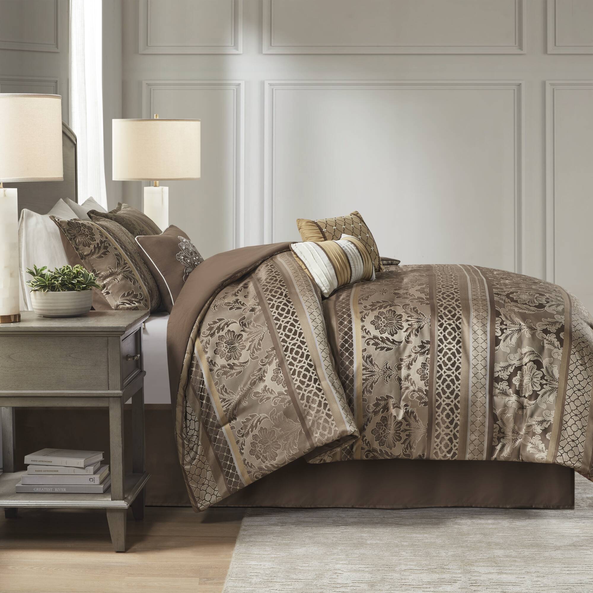 Bellagio 7-Piece Jacquard Comforter Set - Image 8