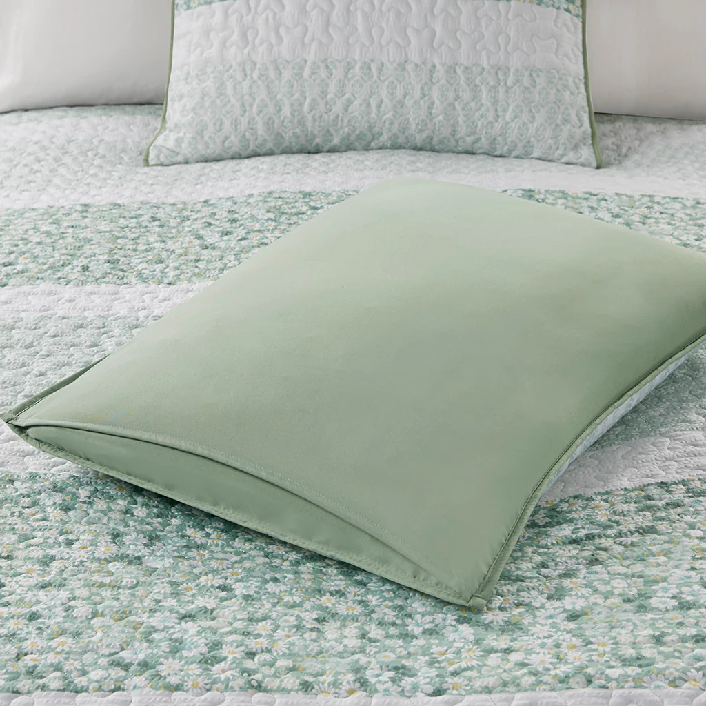 Caralie 4-Piece Seersucker Quilt Set with Throw Pillow - Image 5