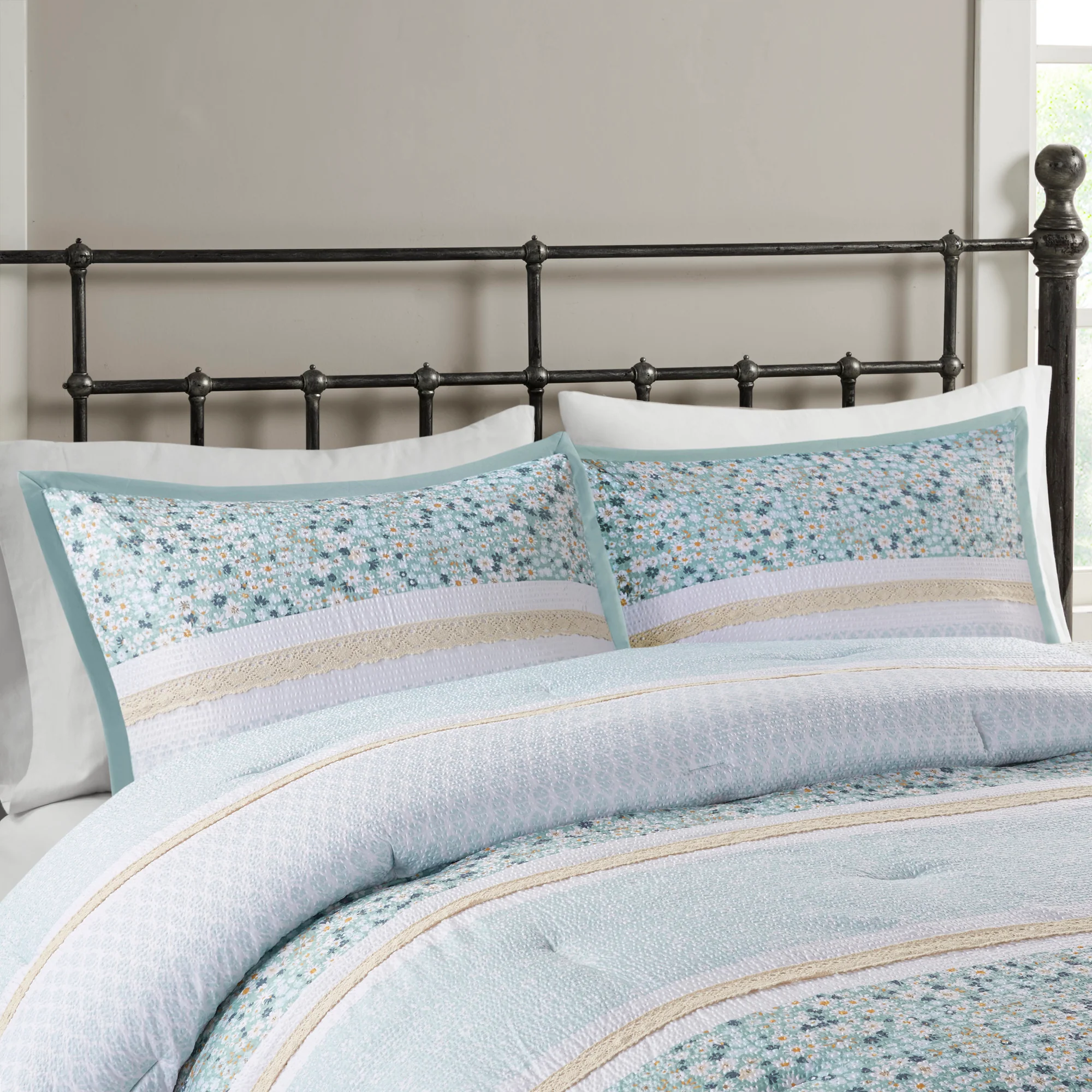 Caralie 5-Piece Seersucker Comforter Set with Throw Pillows - Image 16