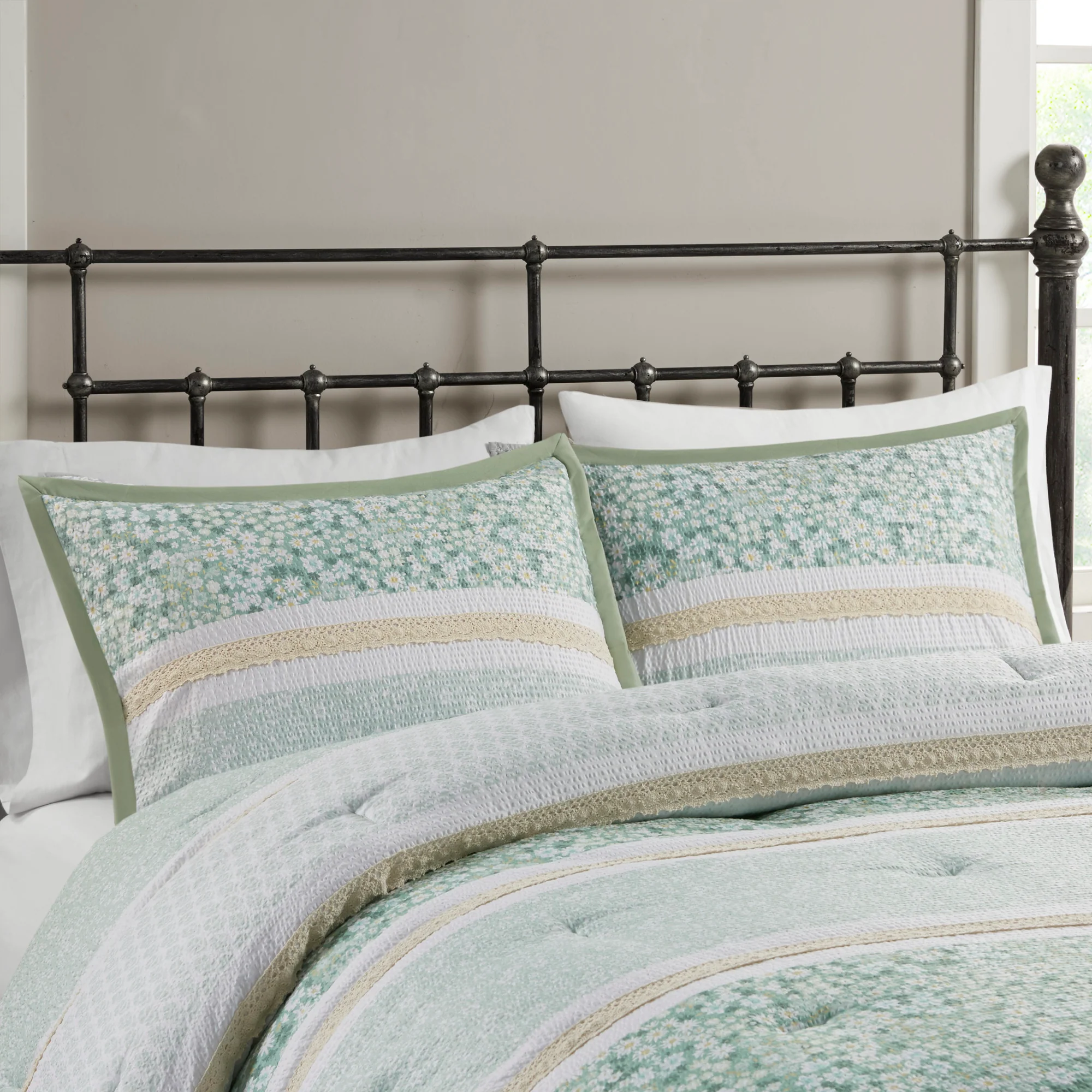 Caralie 5-Piece Seersucker Comforter Set with Throw Pillows - Image 17