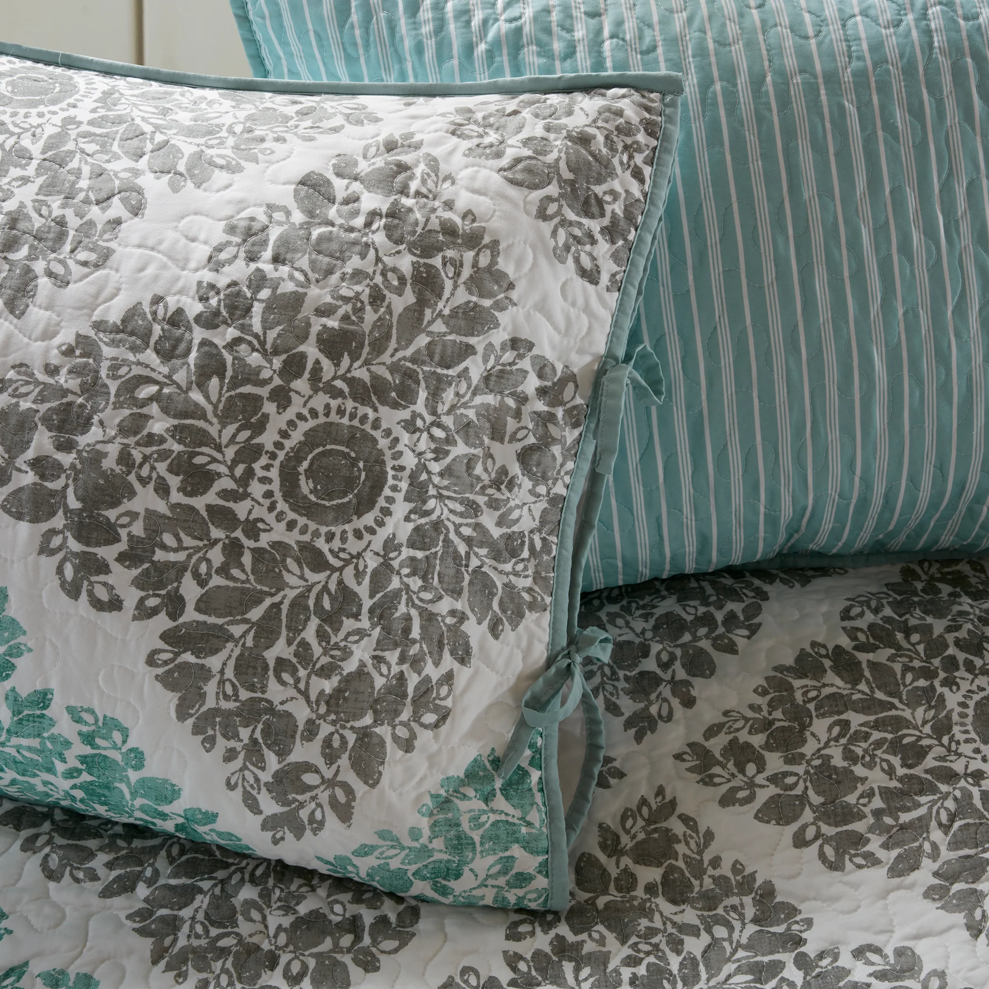 Claire 6-Piece Reversible Daybed Cover Set - Image 3