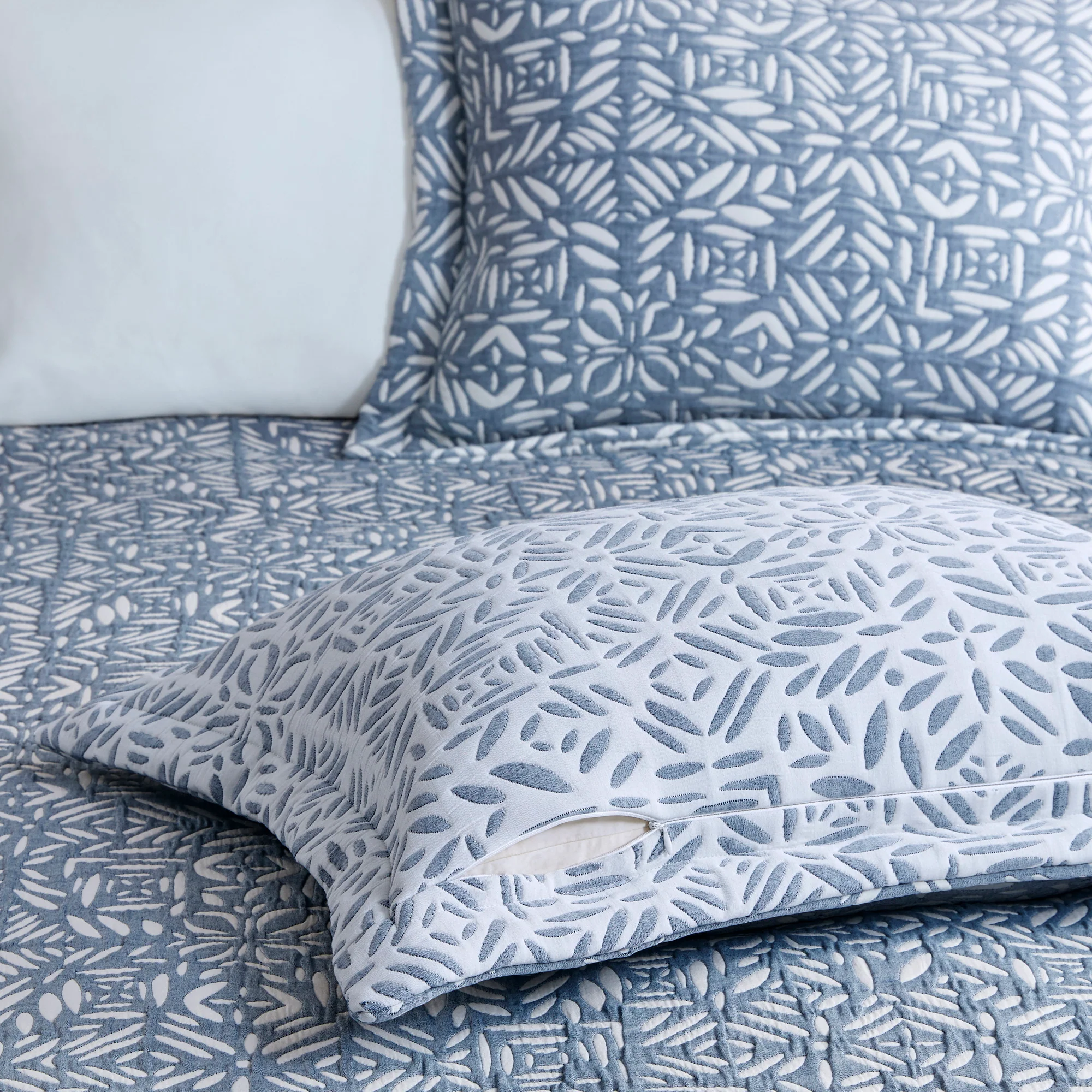 Harmony 4-Piece Oversized Reversible Matelasse Quilt Set with Throw Pillow - Image 7