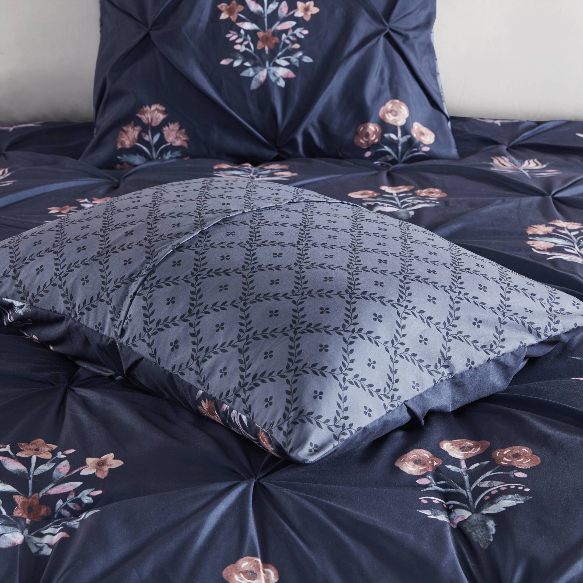 Marfa 4-Piece Pintuck Comforter Set with Throw Pillow - Image 5
