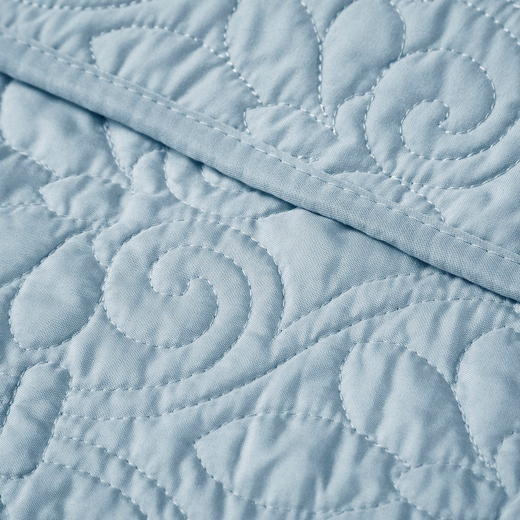 Quebec Oversized Quilted Throw - Image 8