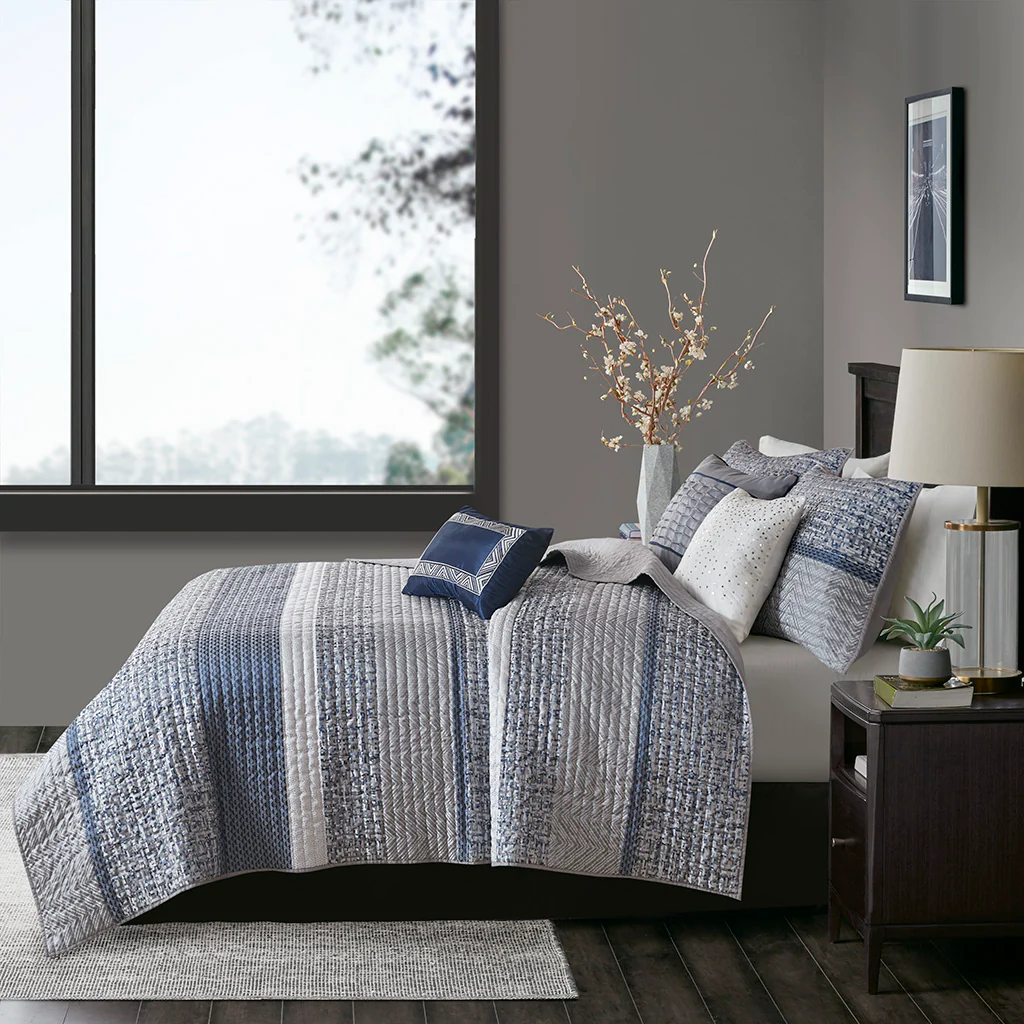 Rhapsody 6-Piece Reversible Jacquard Quilt Set with Throw Pillows - Image 19