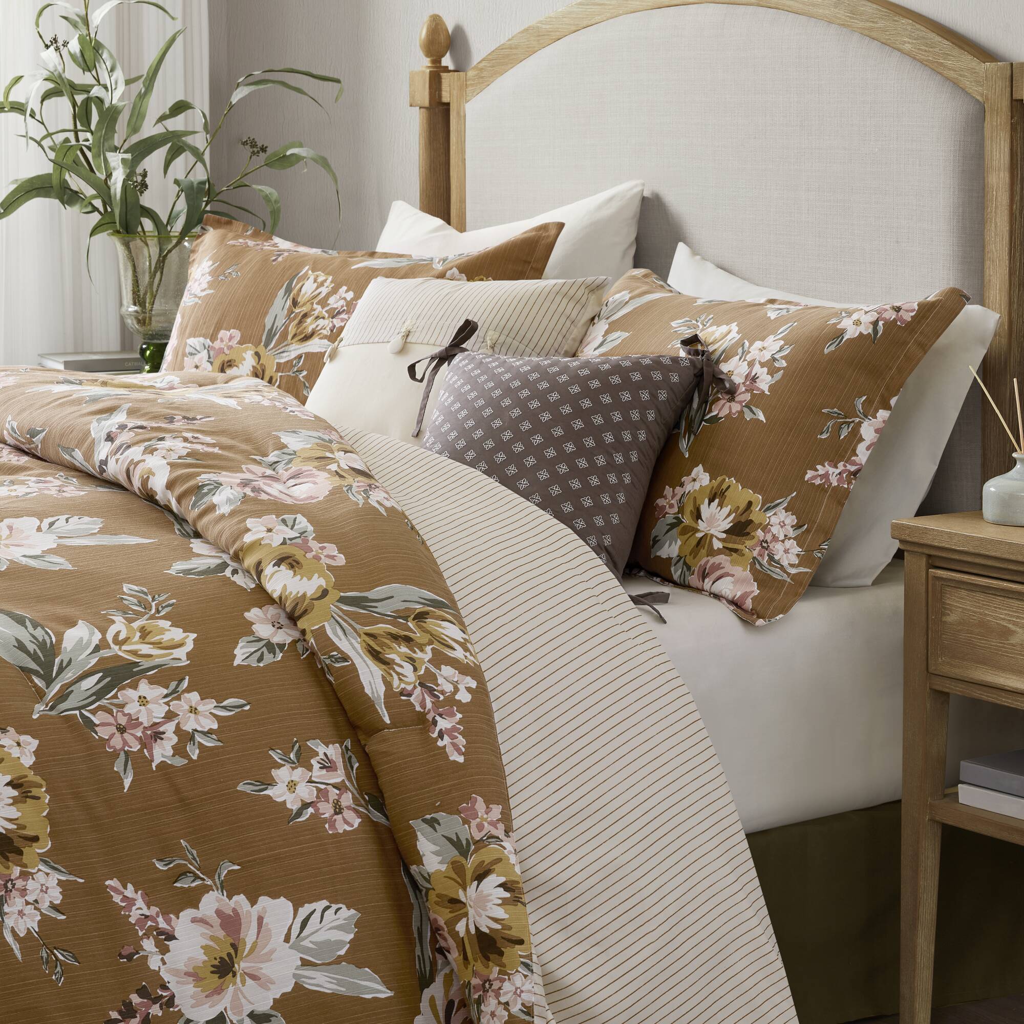 Salara 7-Piece Vintage Floral Comforter Set - Image 26