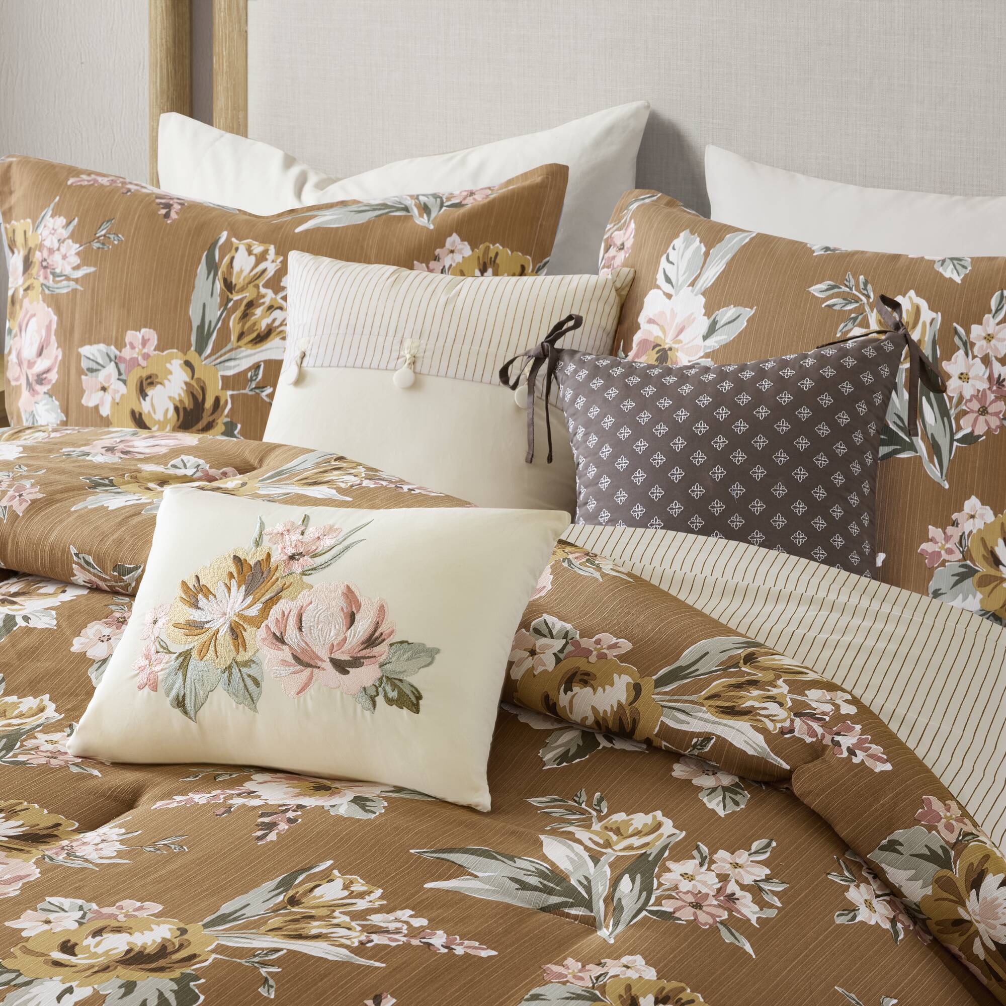 Salara 7-Piece Vintage Floral Comforter Set - Image 28