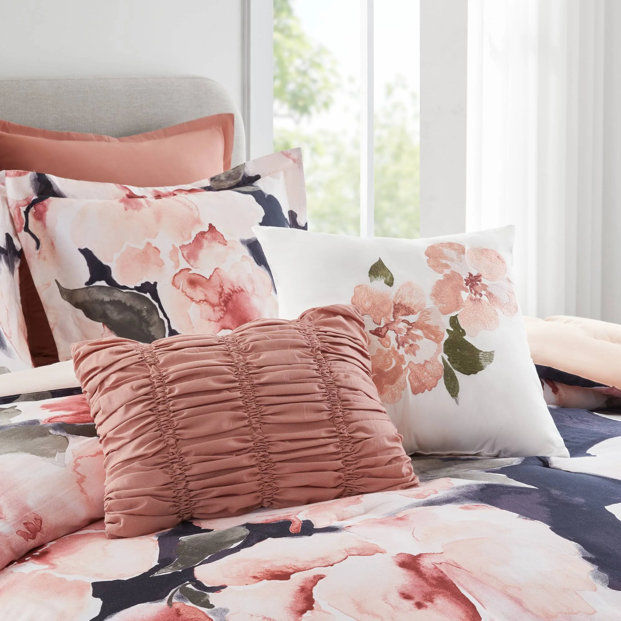 Shanti 7-Piece Comforter Set - Image 8
