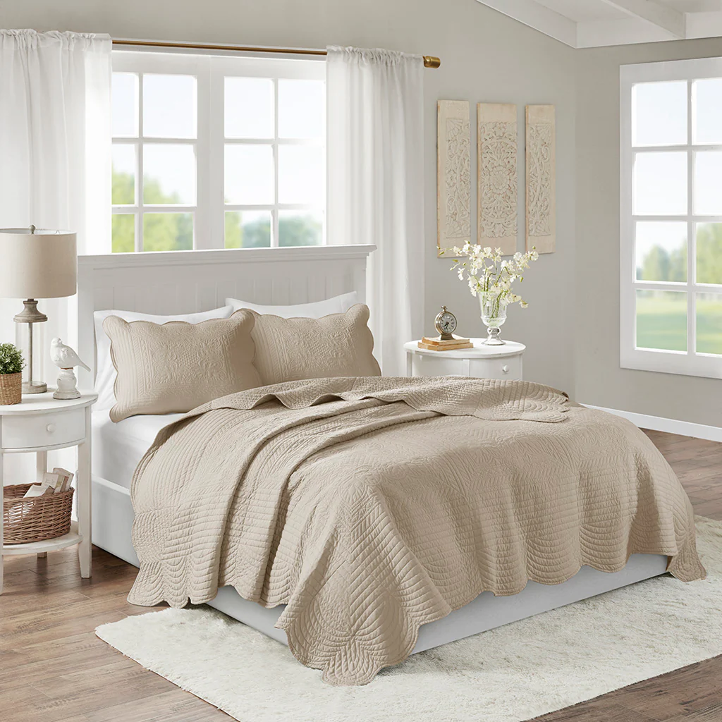 Tuscany 3-Piece Reversible Scalloped Edge Quilt Set - Image 12