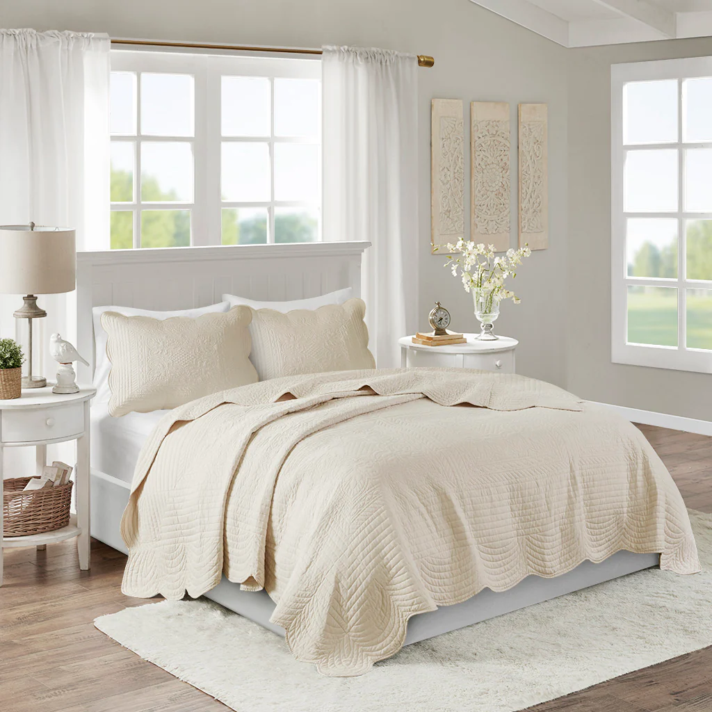 Tuscany 3-Piece Reversible Scalloped Edge Quilt Set - Image 13