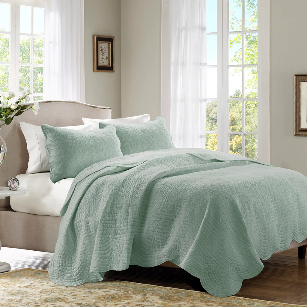 Tuscany 3-Piece Reversible Scalloped Edge Quilt Set - Image 3
