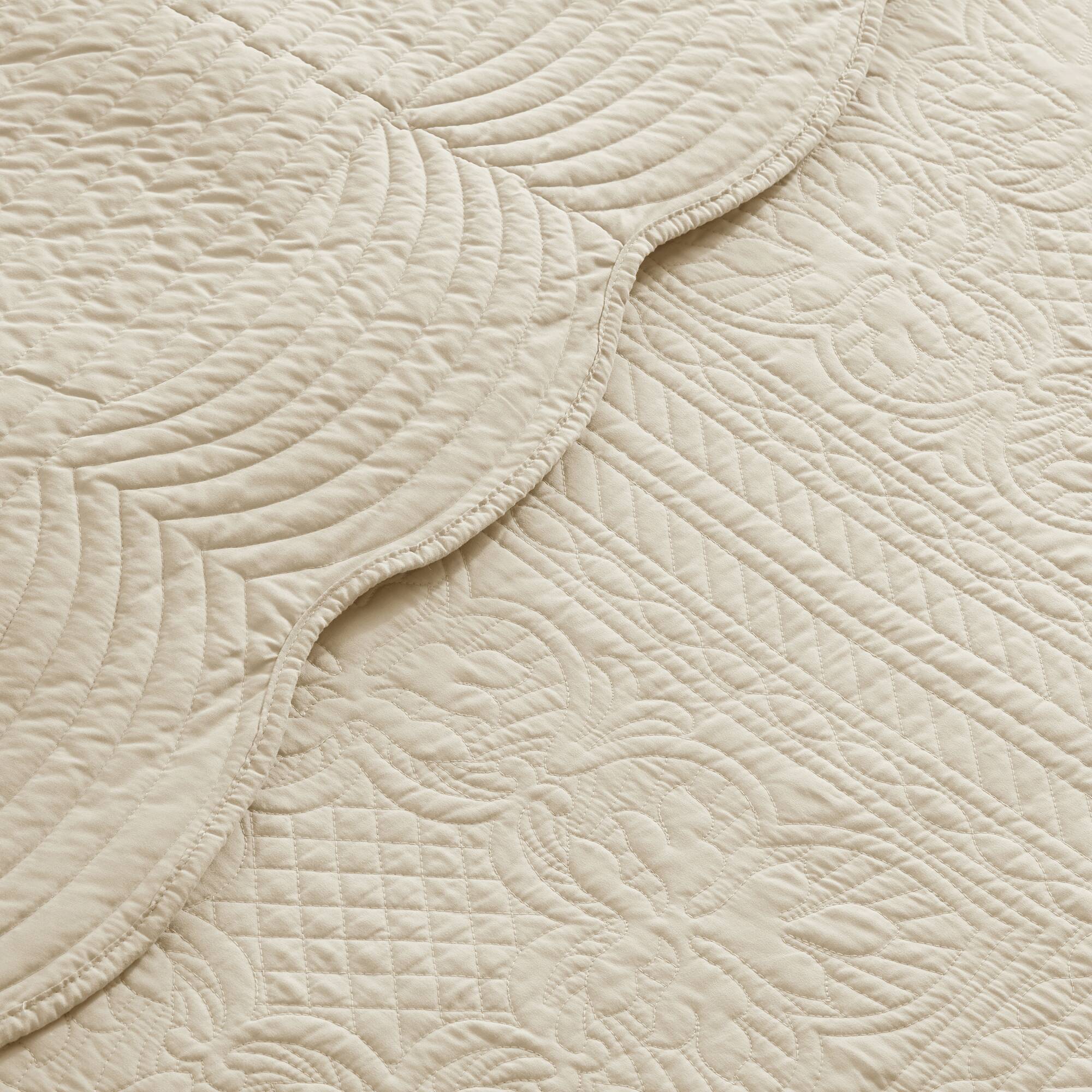 Tuscany 3-Piece Reversible Scalloped Edge Quilt Set - Image 42