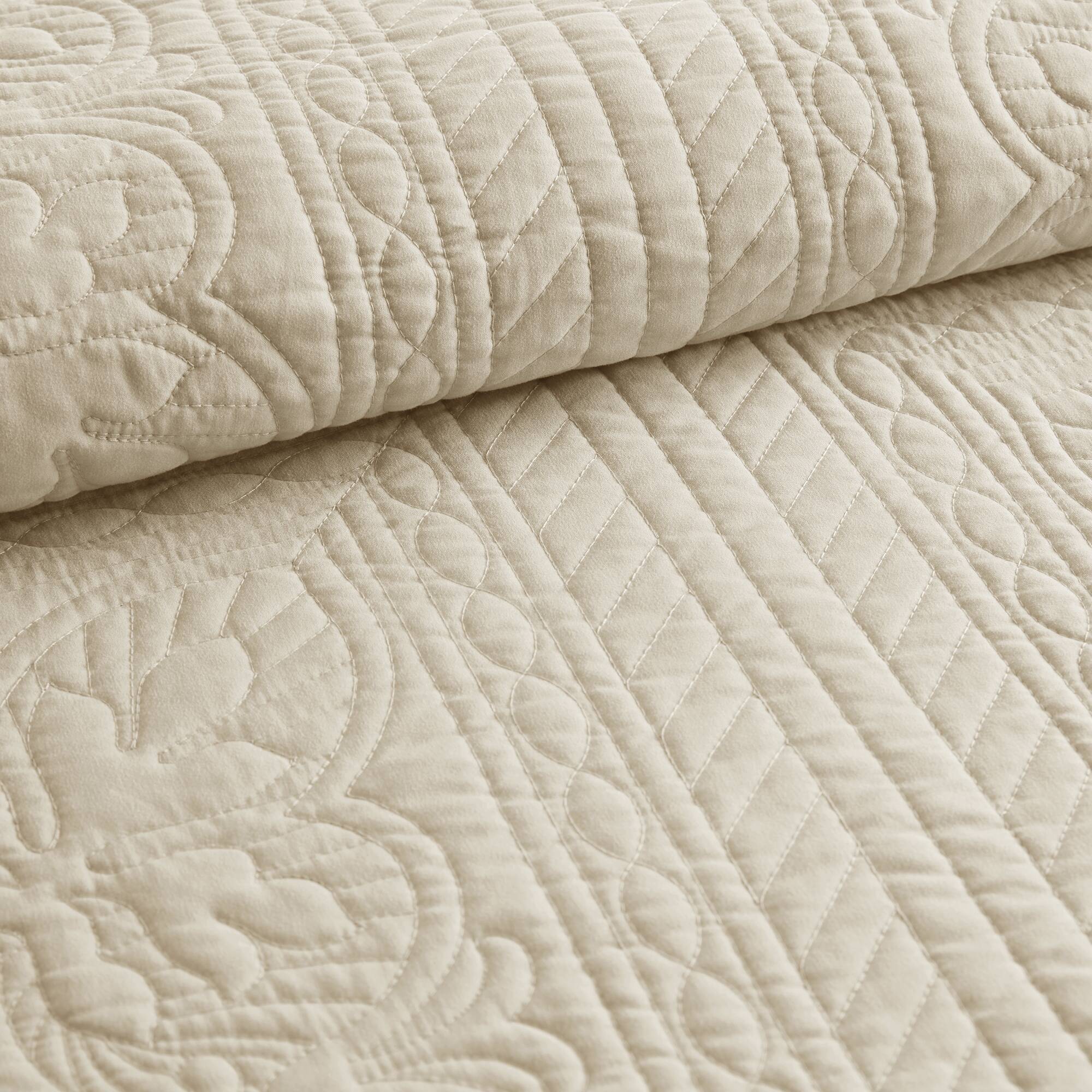 Tuscany 3-Piece Reversible Scalloped Edge Quilt Set - Image 43