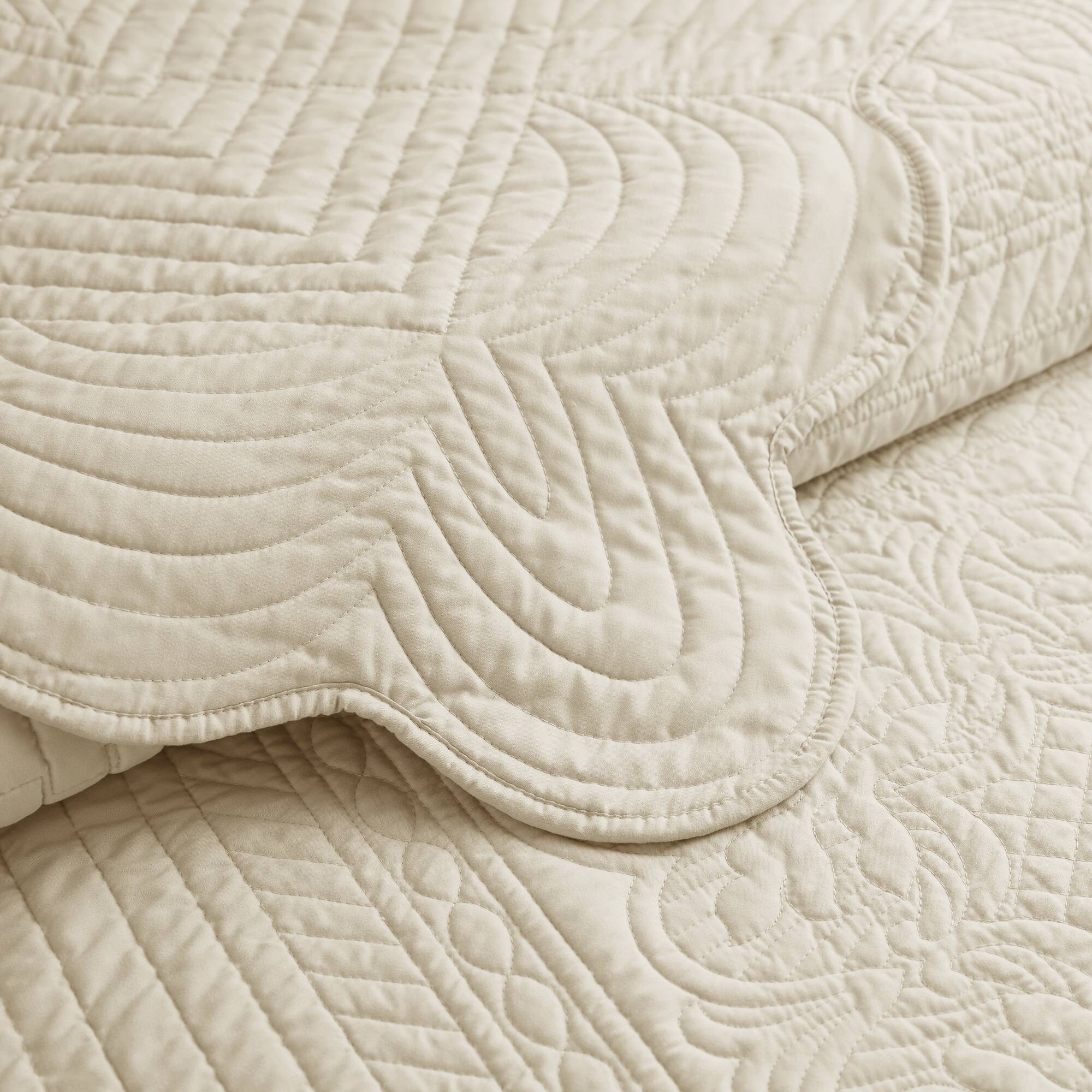 Tuscany 3-Piece Reversible Scalloped Edge Quilt Set - Image 45