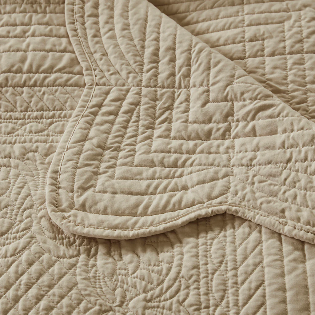 Tuscany Oversized Quilted Throw with Scalloped Edges - Image 20