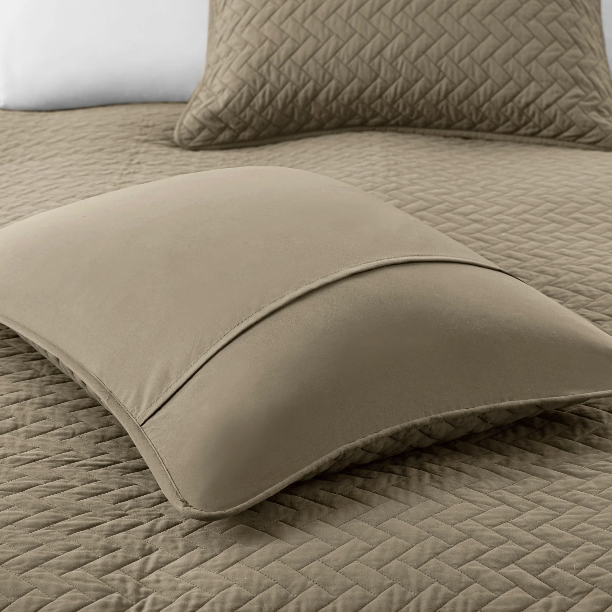 Velvet Touch 3-Piece Luxurious Oversized Quilt Set - Image 4