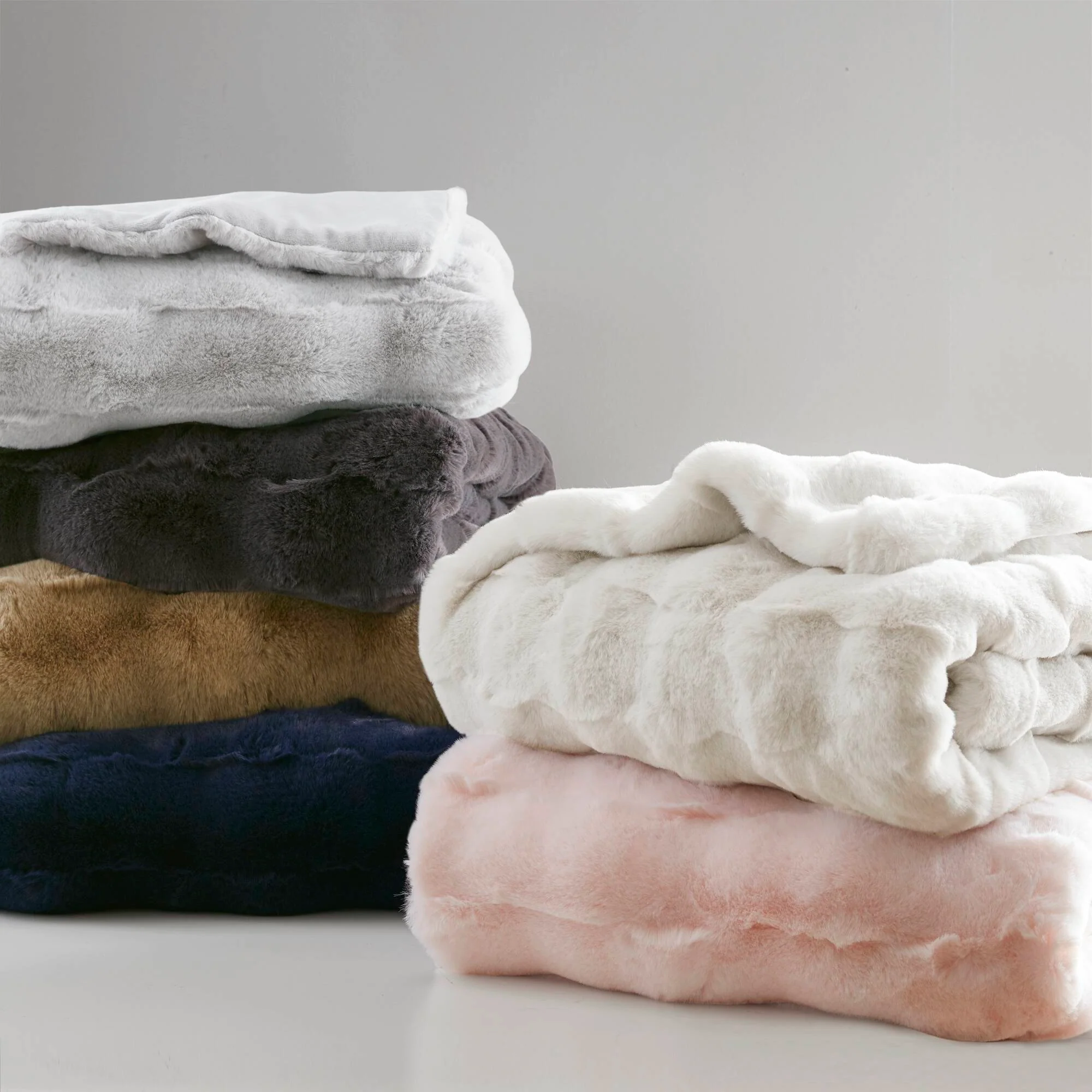 Vivienne Faux Fur Throw - Image 15