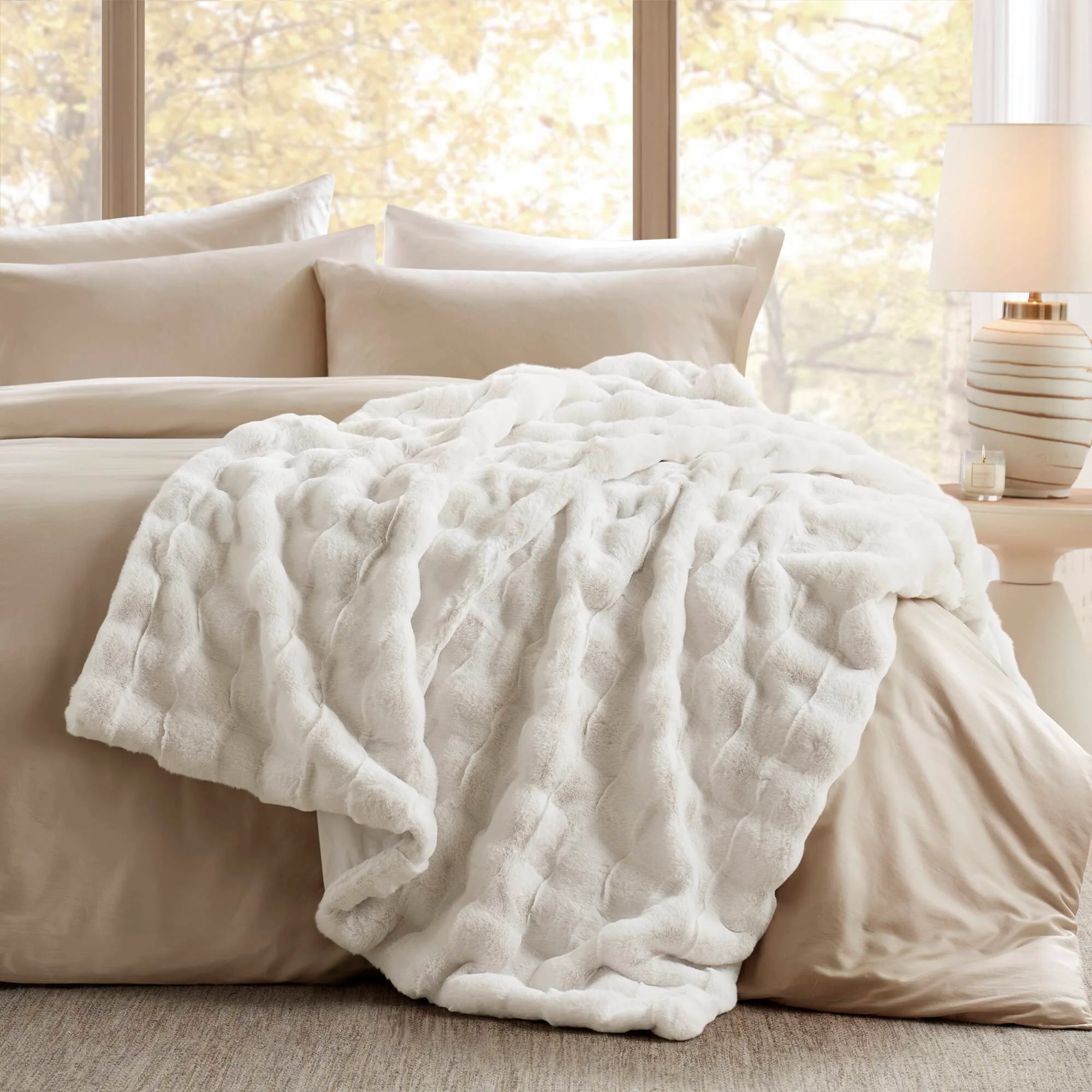 Vivienne Faux Fur Throw - Image 4