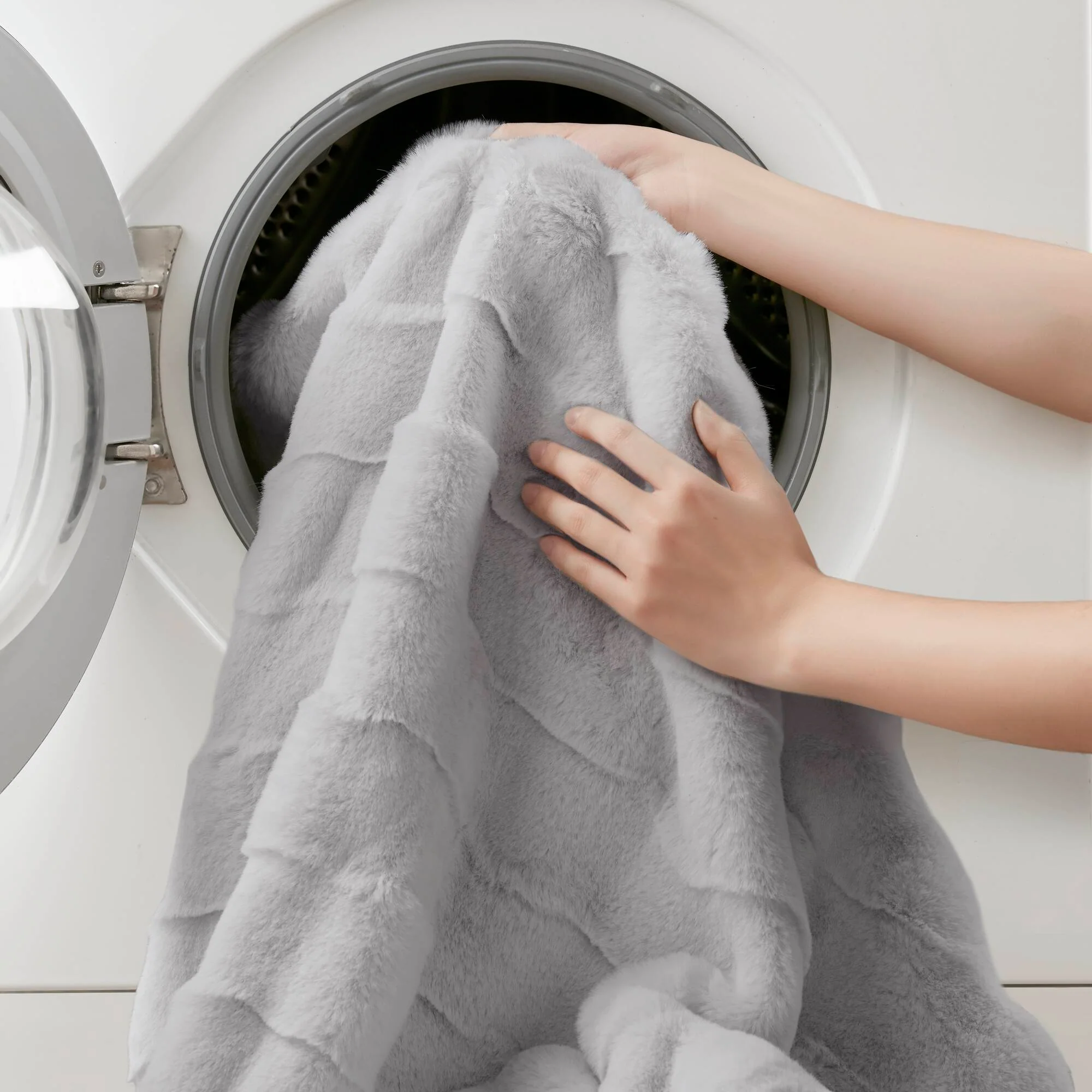 Vivienne Faux Fur Throw - Image 50