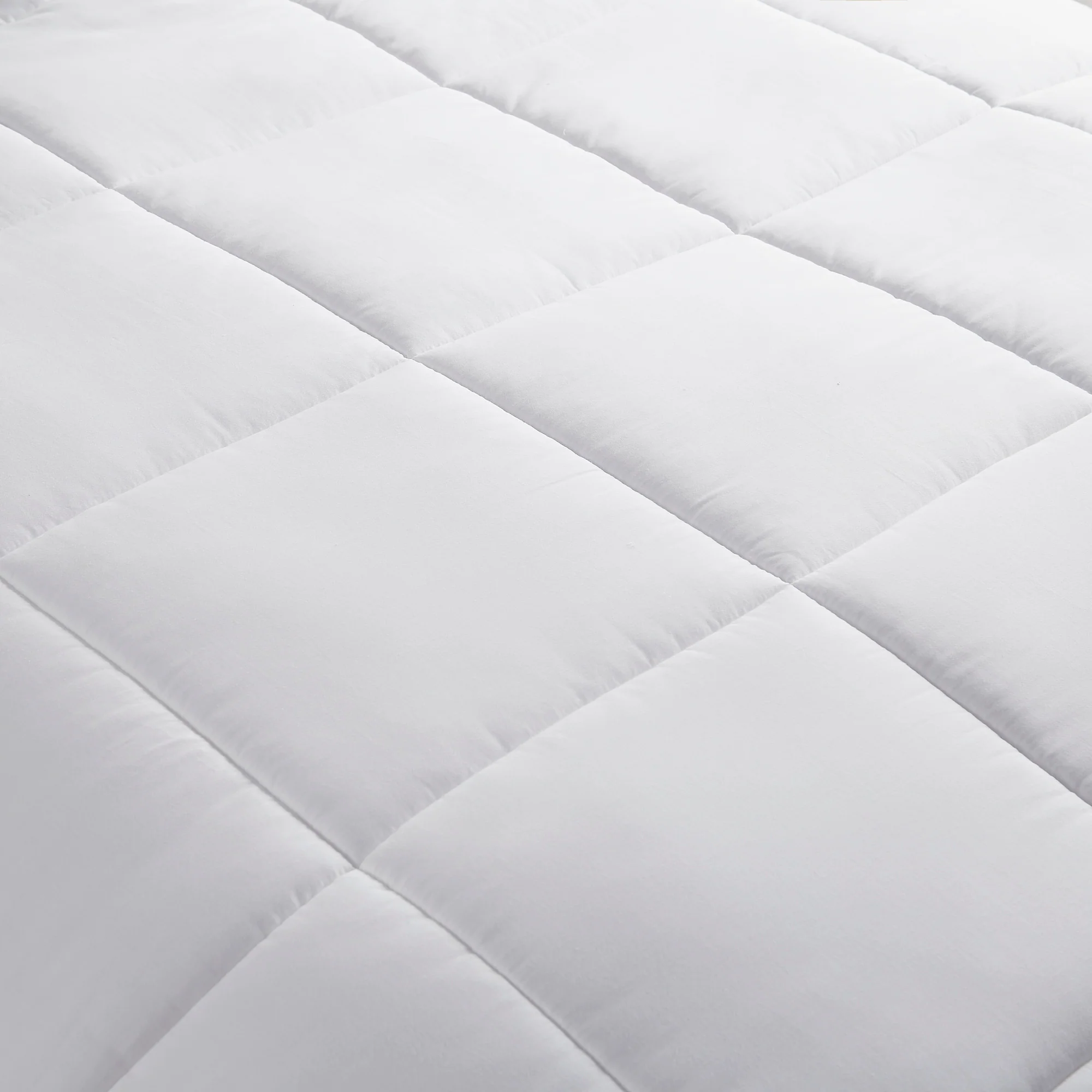 Winfield 300 Thread Count Cotton Shell Luxury Down Alternative Comforter - Image 10