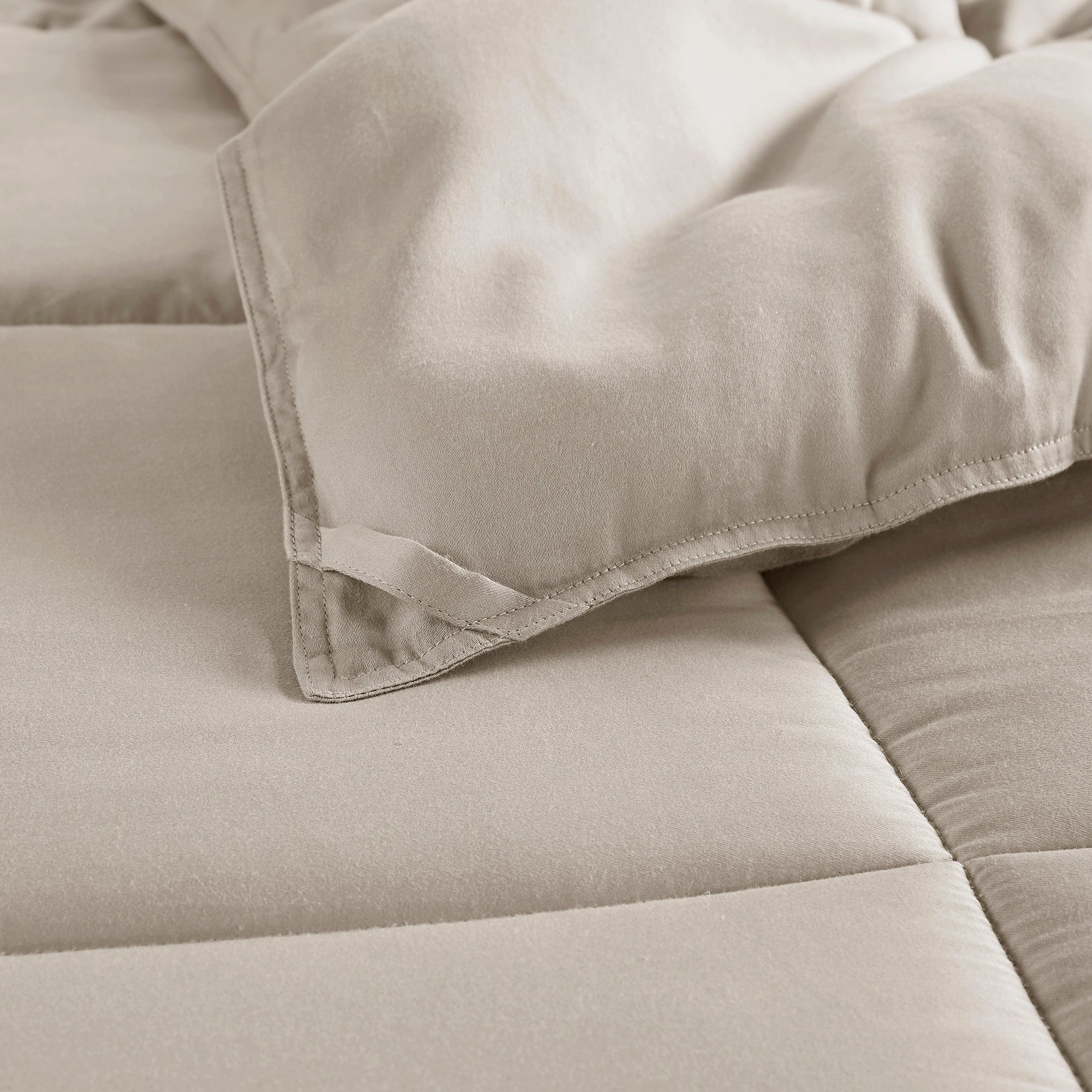 Winfield 300 Thread Count Cotton Shell Luxury Down Alternative Comforter - Image 23