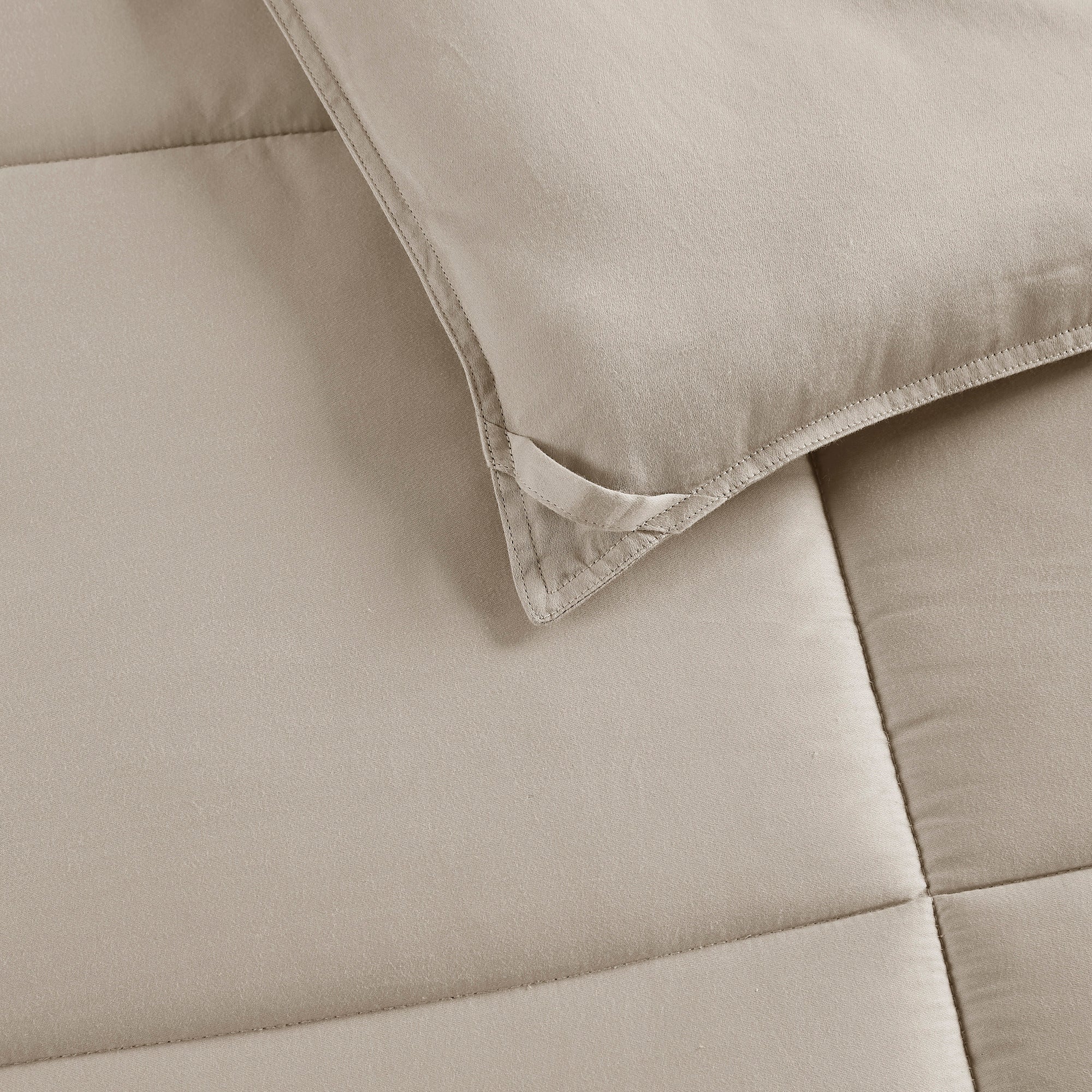 Winfield 300 Thread Count Cotton Shell Luxury Down Alternative Comforter - Image 24