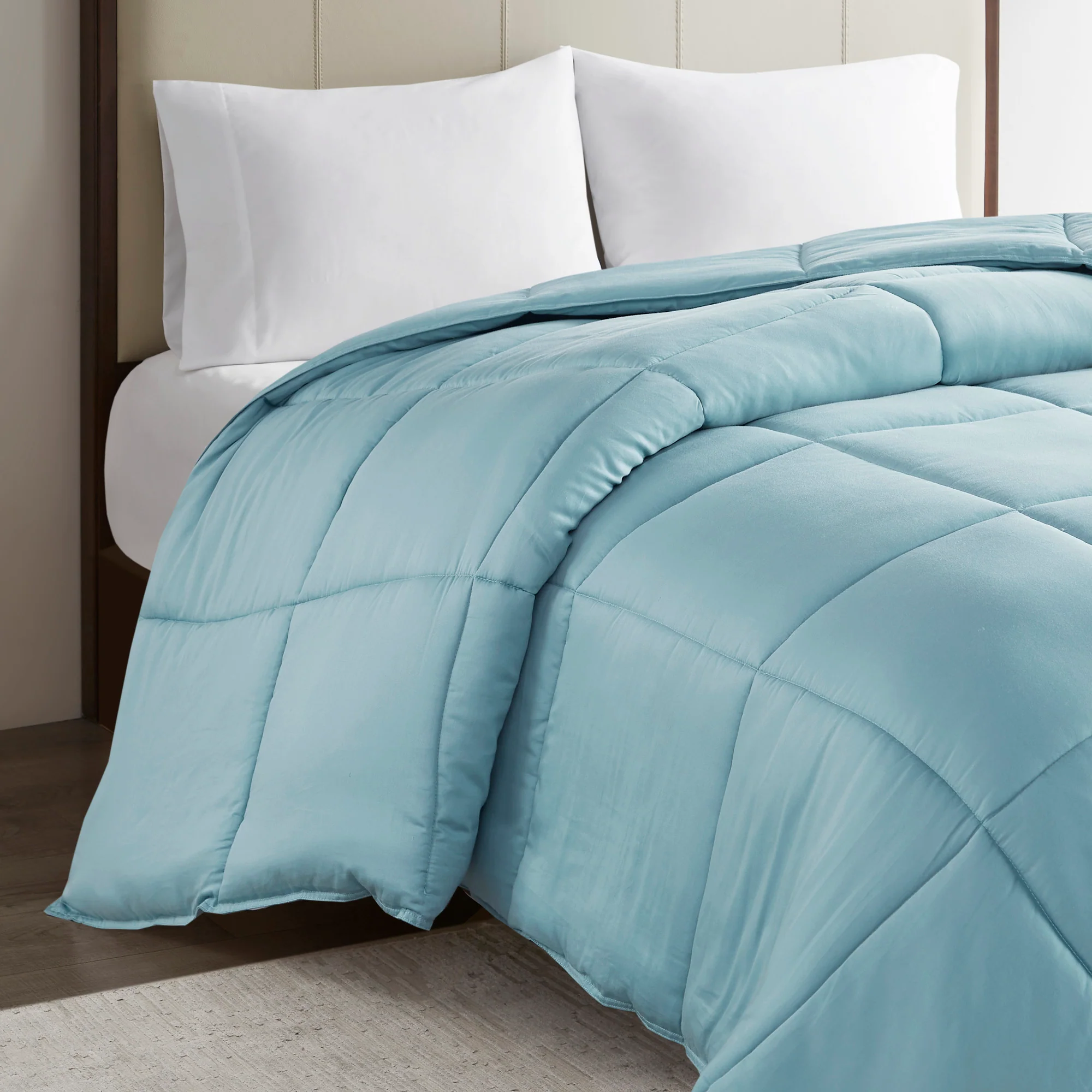 Winfield 300 Thread Count Cotton Shell Luxury Down Alternative Comforter - Image 37