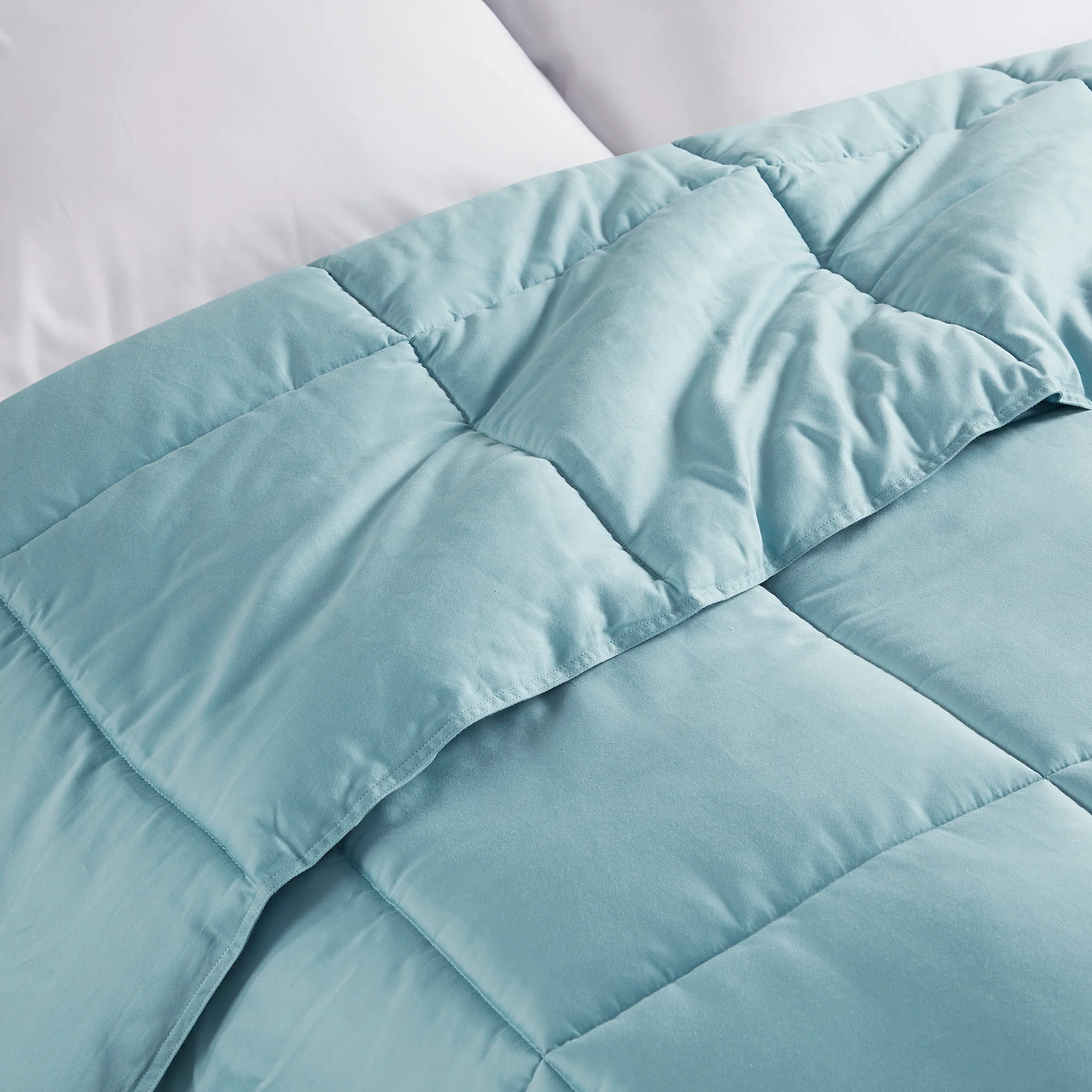Winfield 300 Thread Count Cotton Shell Luxury Down Alternative Comforter - Image 38