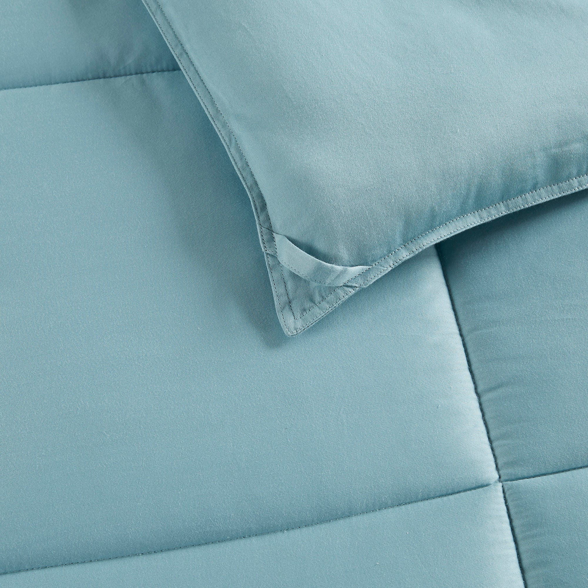 Winfield 300 Thread Count Cotton Shell Luxury Down Alternative Comforter - Image 40
