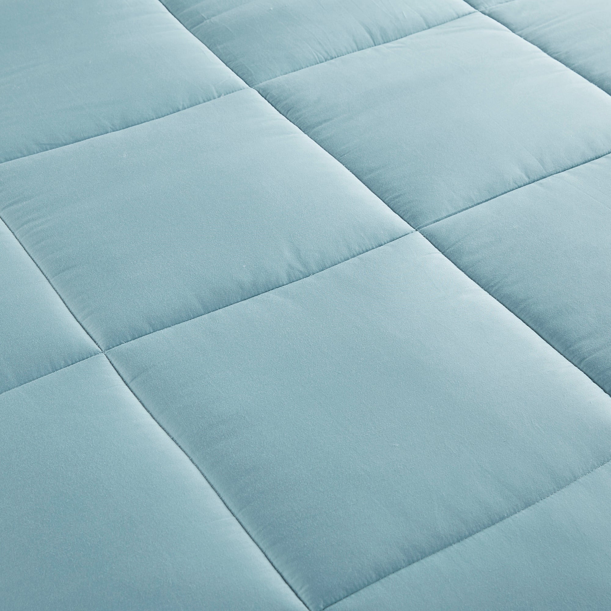 Winfield 300 Thread Count Cotton Shell Luxury Down Alternative Comforter - Image 42