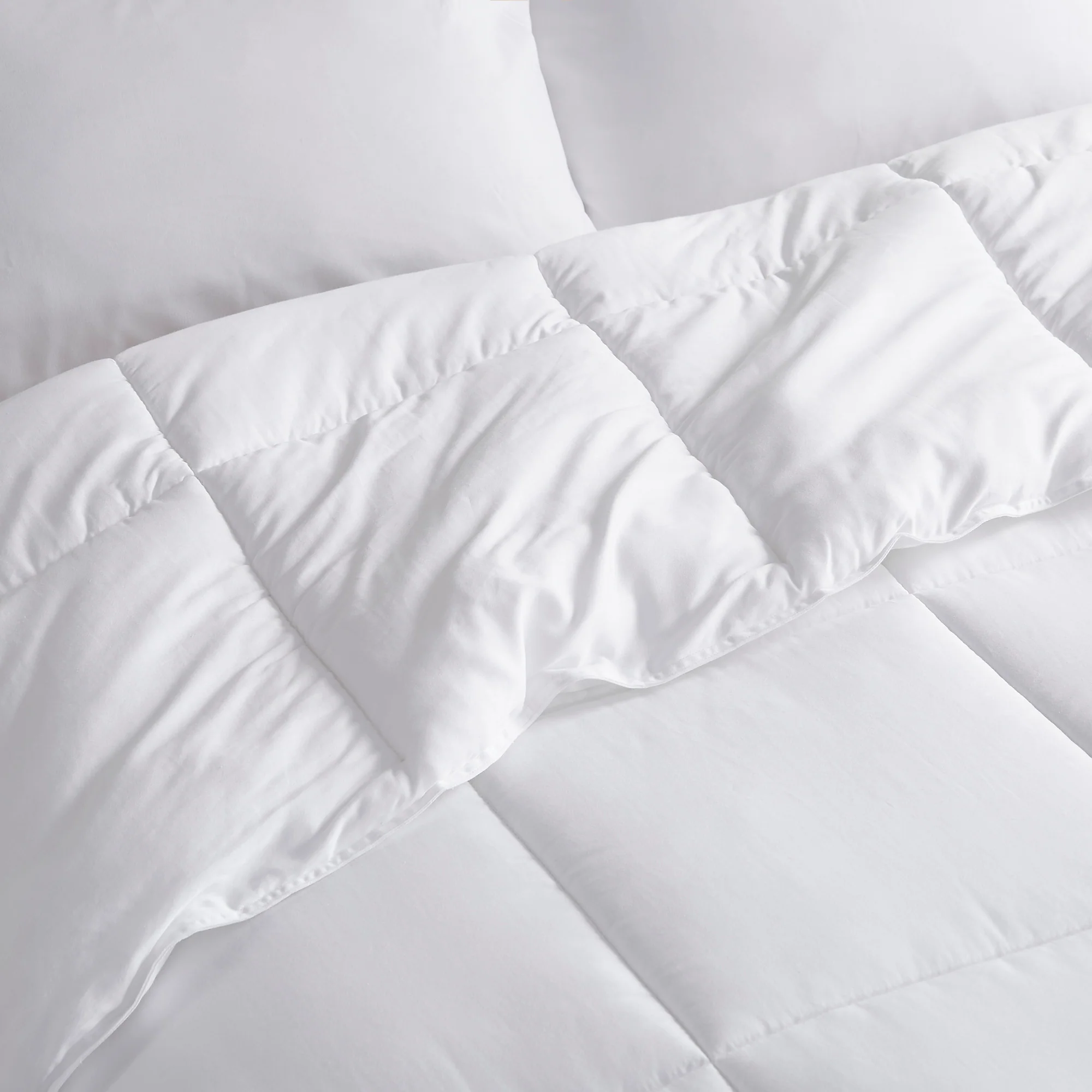 Winfield 300 Thread Count Cotton Shell Luxury Down Alternative Comforter - Image 6