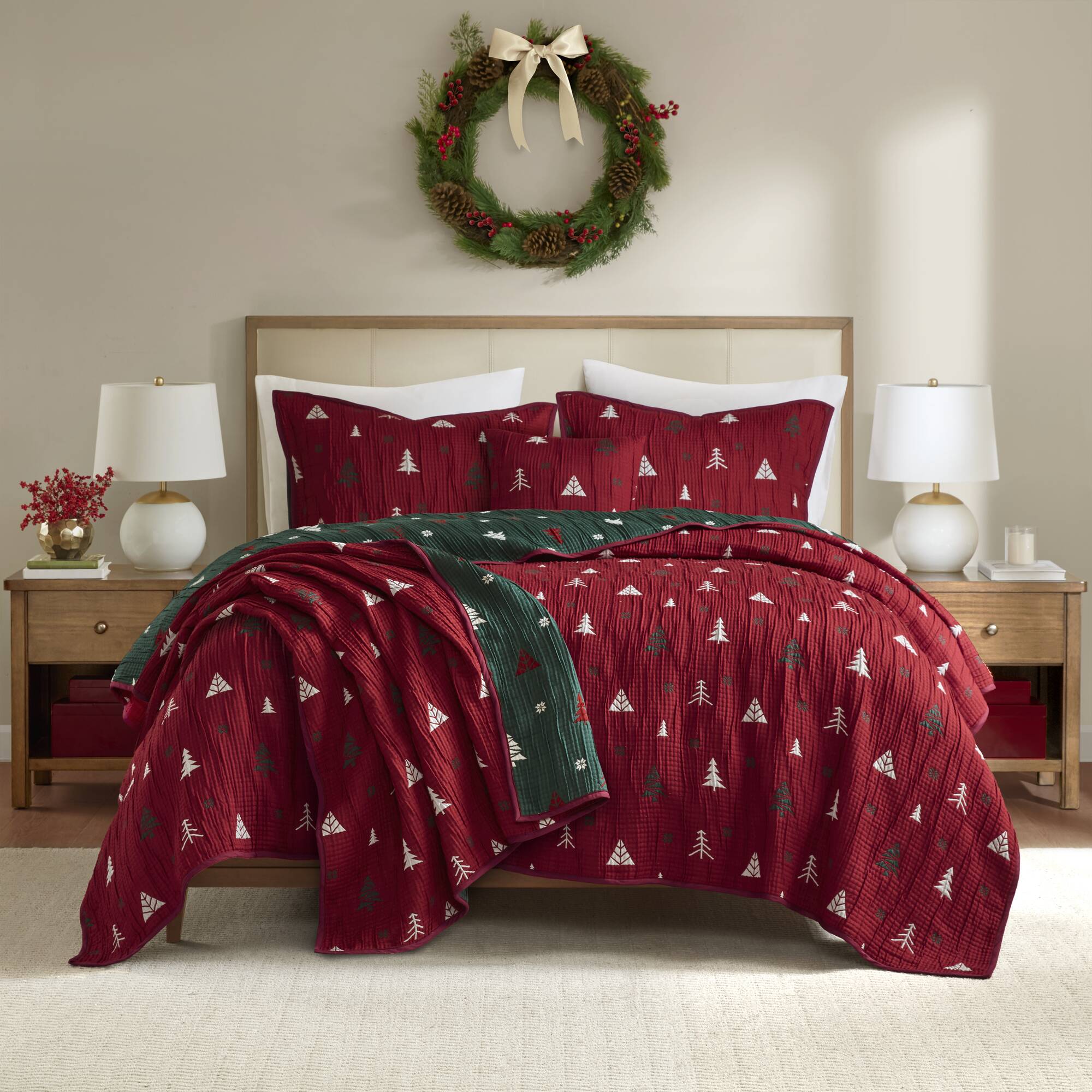 Winter Reversible Christmas 3-Piece Quilt Set - Image 4