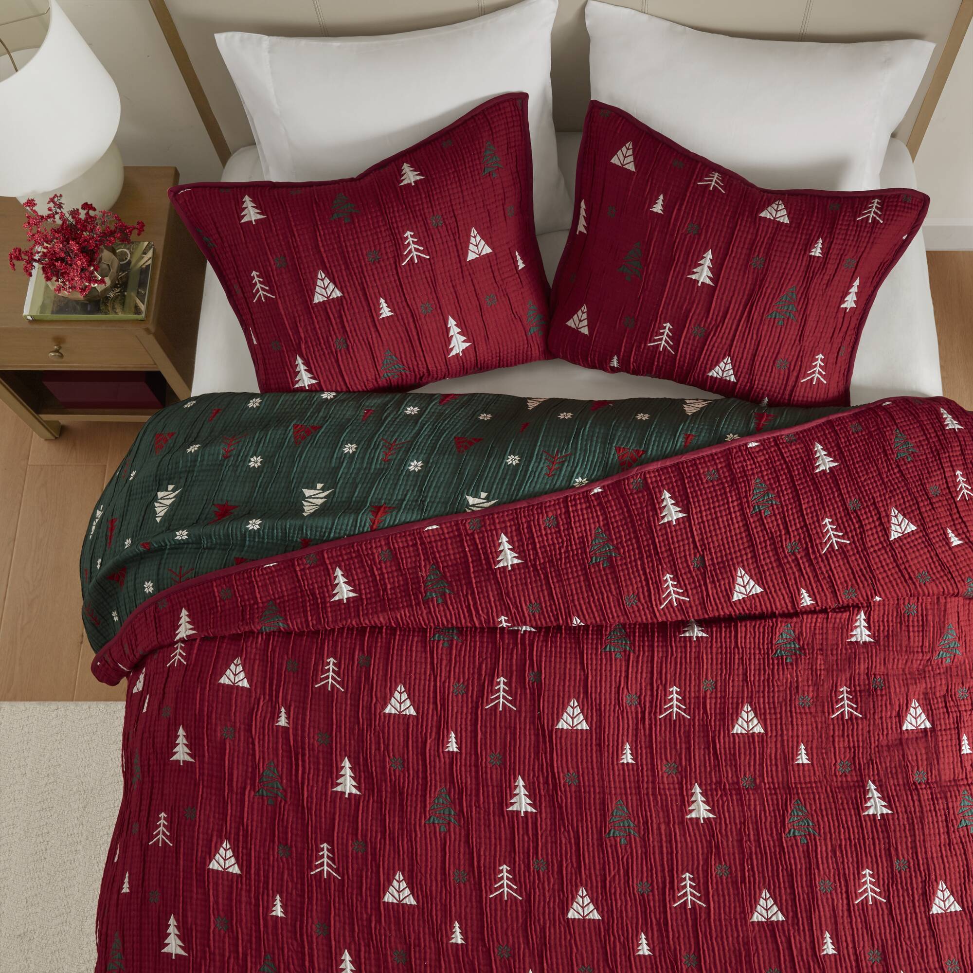 Winter Reversible Christmas 3-Piece Quilt Set - Image 7