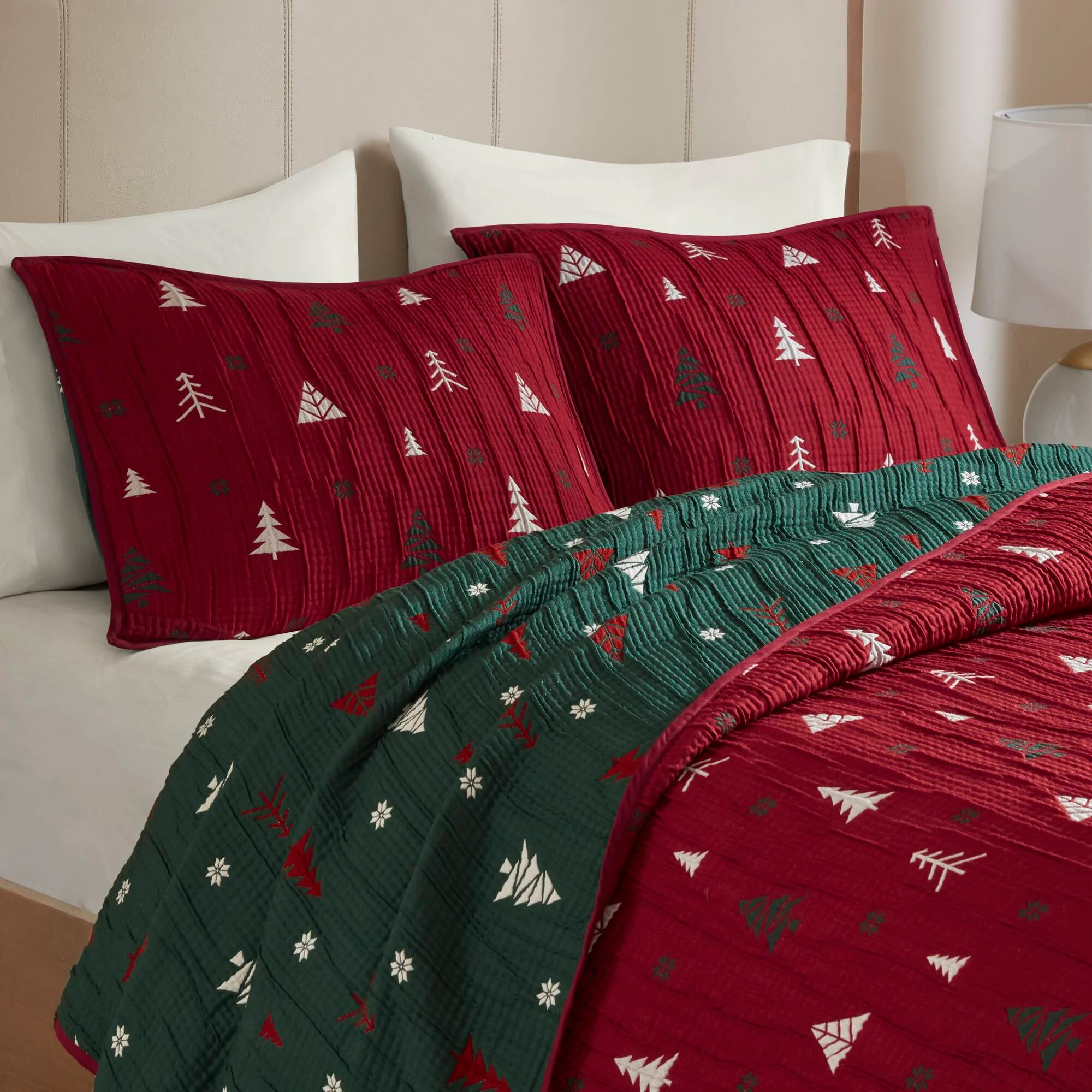 Winter Reversible Christmas 3-Piece Quilt Set - Image 9