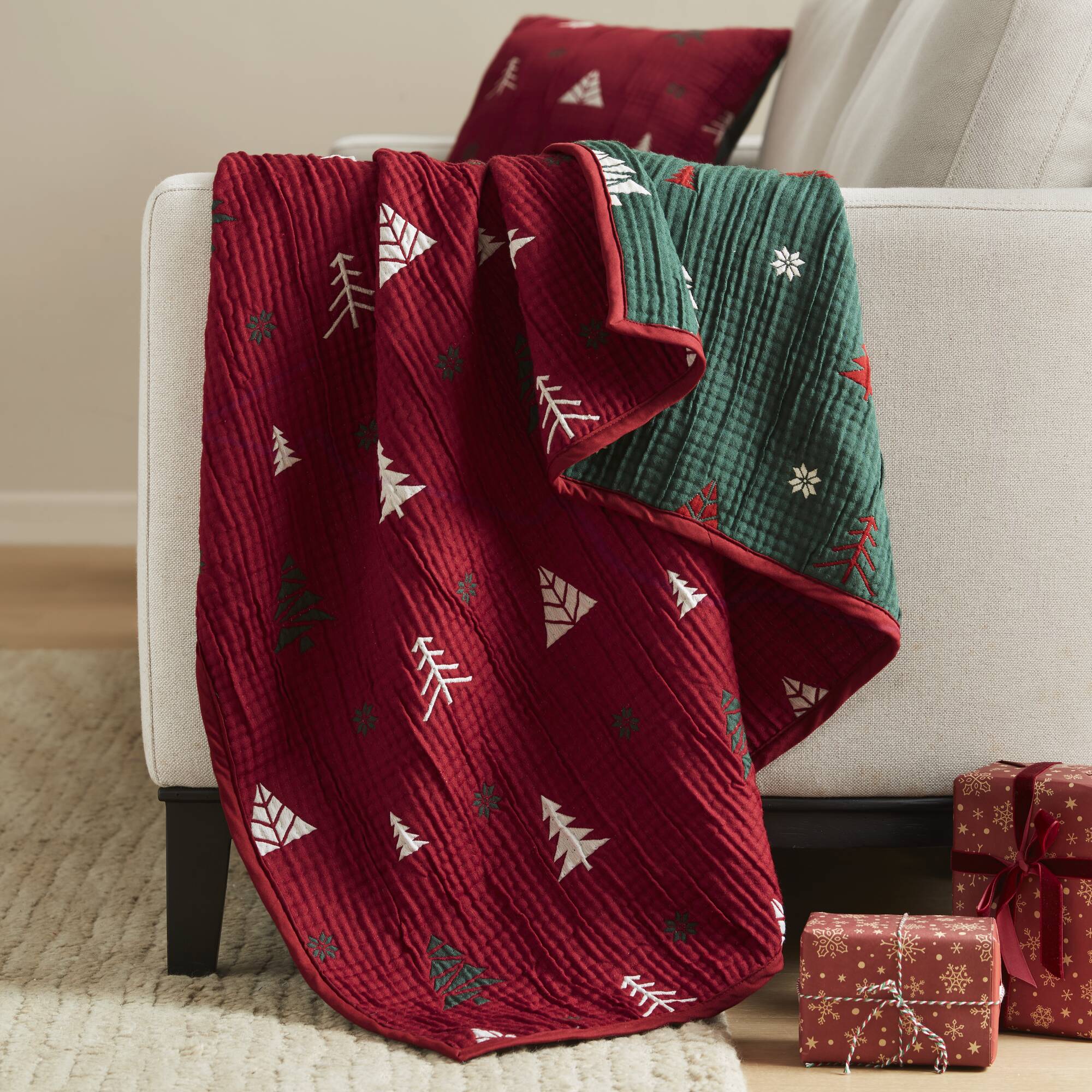 Winter Reversible Christmas Throw Set