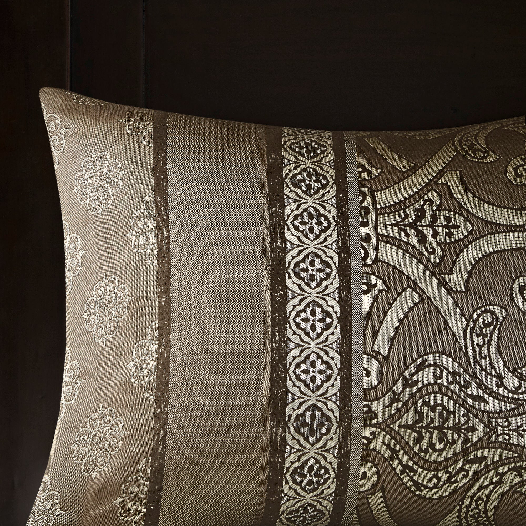 Zara 16-Piece Jacquard Comforter Set with 2 Bed Sheet Sets - Image 12